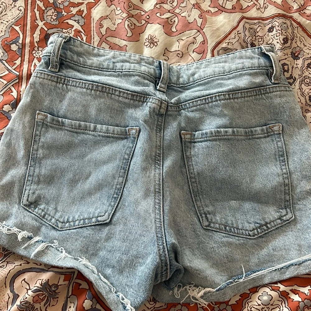 Shorts - Picture 3 of 3